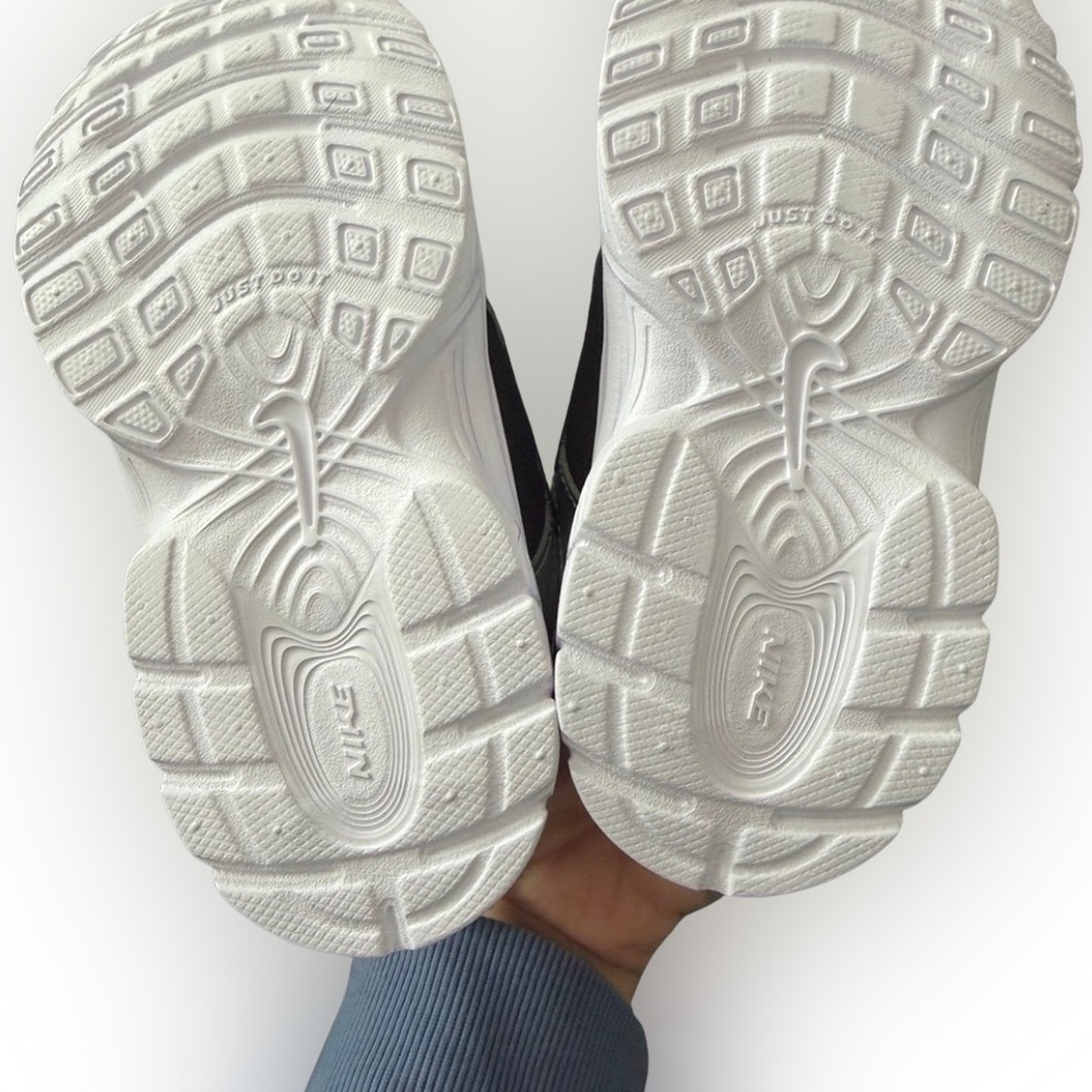 Nike V5 RNR - Picture 2 of 3